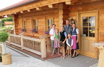 Naturstammhaus auf dem Erlebnisbauernhof Wieser für Events, Seminare und Hüttenabende